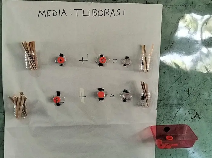 Tutup Botol Numerasi atau TUBORASi, alat bantu belajar numerasi yang diciptakan guru SDN Sowa Kecamatan Soromandi untuk meningkatkan kemampuan numerasi siswa.